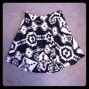 NWT Pretty Mini Black and White Tribal Print Skater Skirt Size Medium